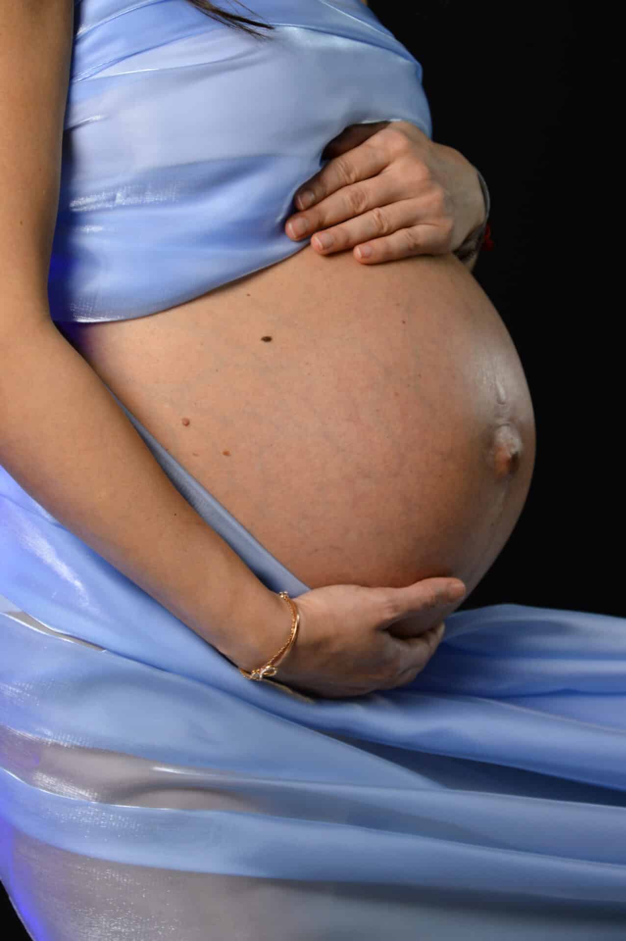 photo grossesse, ventre dévoilé